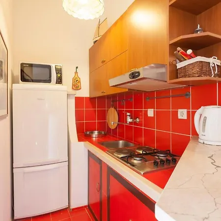Apartments And Rooms With Wifi Makarska - 11063