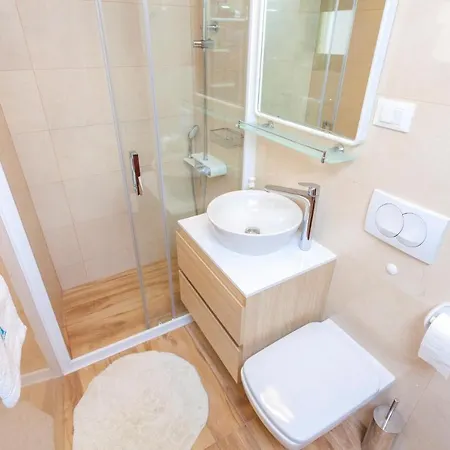 Guest house Apartments And Rooms With Wifi Makarska - 11063 Makarska