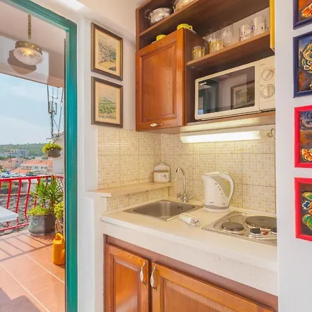 Apartments And Rooms With Wifi Makarska - 11063 Guest house