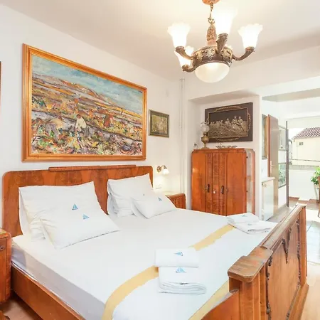 Apartments And Rooms With Wifi Makarska - 11063 Guest house 3*