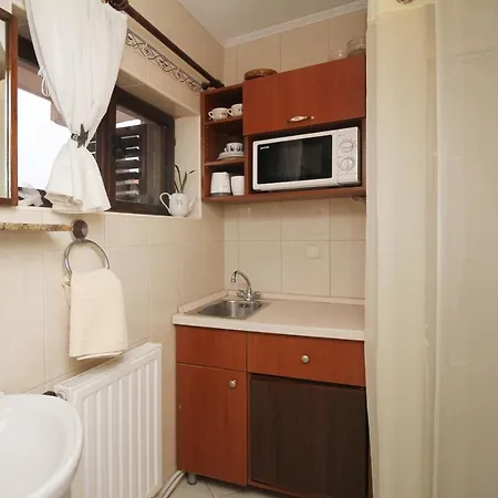 Apartments And Rooms With Wifi Makarska - 11063 Makarska