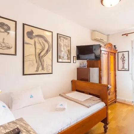 Apartments And Rooms With Wifi Makarska - 11063