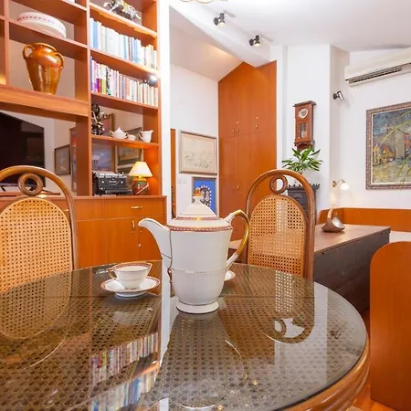 Gostinjska kuća Apartments And Rooms With Wifi Makarska - 11063