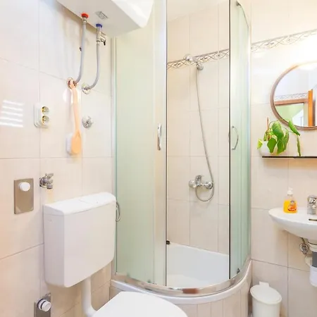 Apartments And Rooms With Wifi Makarska - 11063 Gostinjska kuća 3*