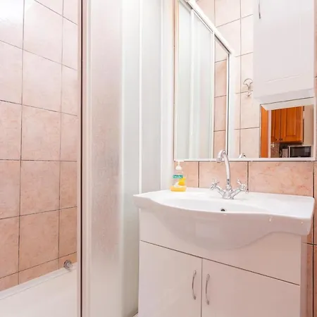 Apartments And Rooms With Wifi Makarska - 11063 Makarska